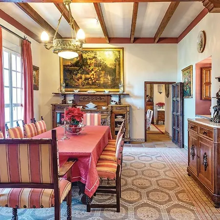 3 Bedroom Awesome In Holiday home