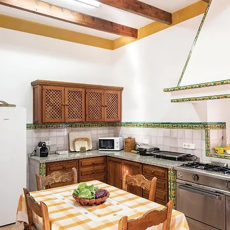 3 Bedroom Awesome In El Garrobo